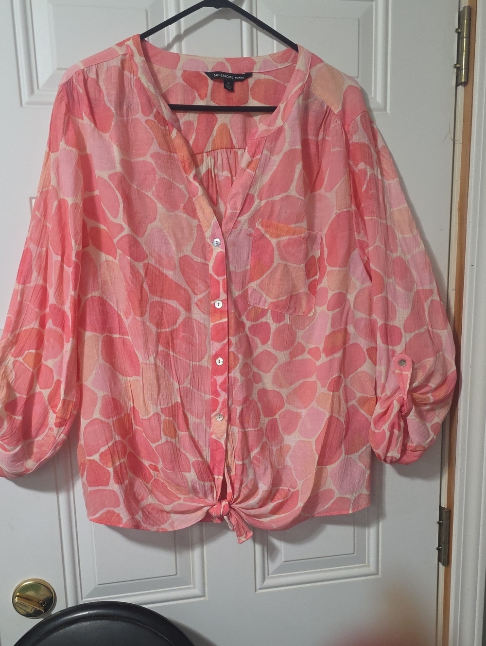 Zach & Rachel Pink Patterned Button-Front Tie-Hem Blouse